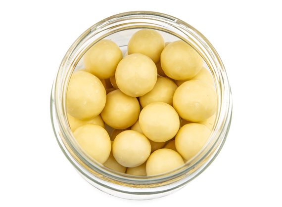 Lazdu rieksti baltajā šokolādē